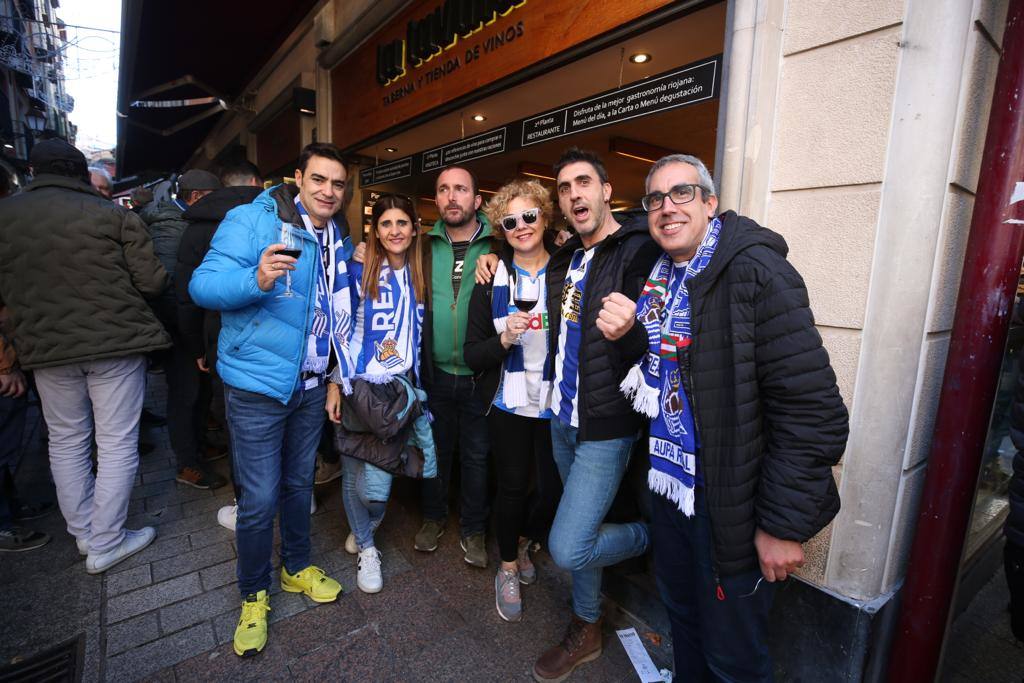 Fotos: Las aficiones de la UDL y la Real Sociedad toman Logroño