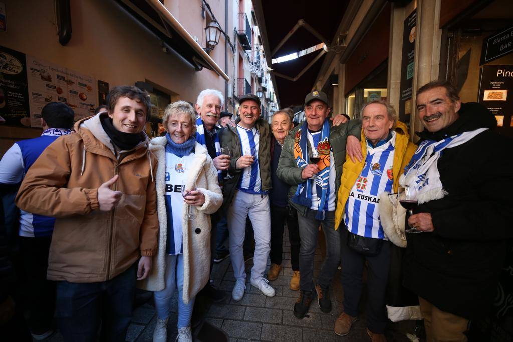 Fotos: Las aficiones de la UDL y la Real Sociedad toman Logroño