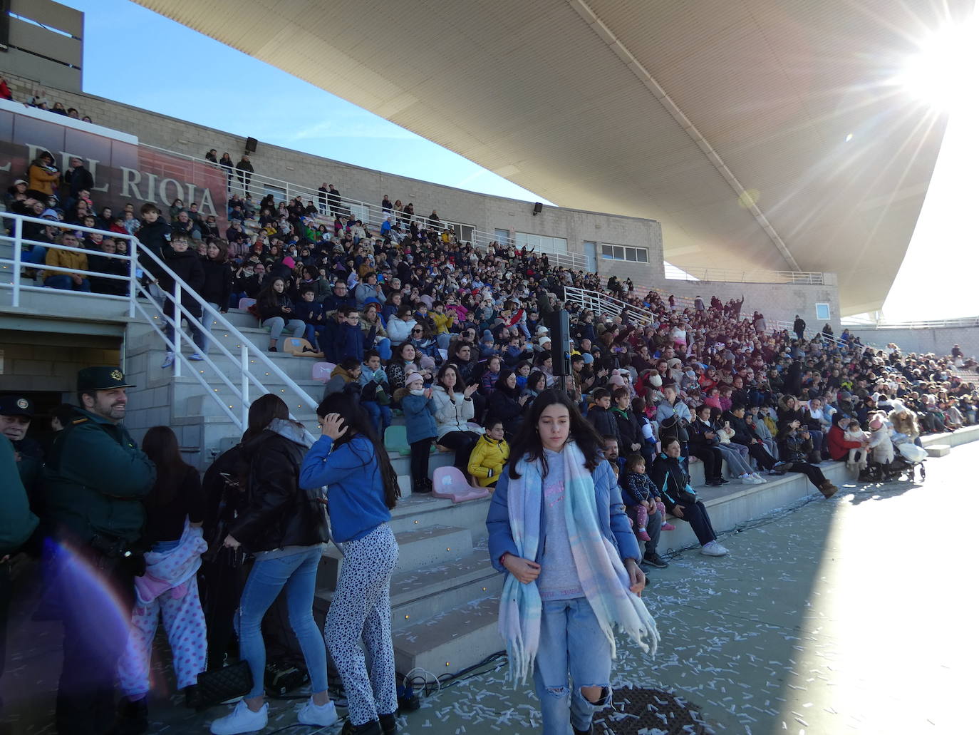 Fotos: Sus Majestades de oriente han llegado en helicóptero al estadio Luis de la Fuente en Haro