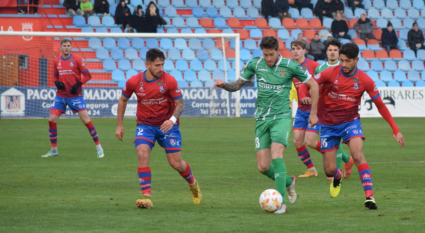 Fotos: Las imágenes del partido entre el CD Calahorra y el Cornellá