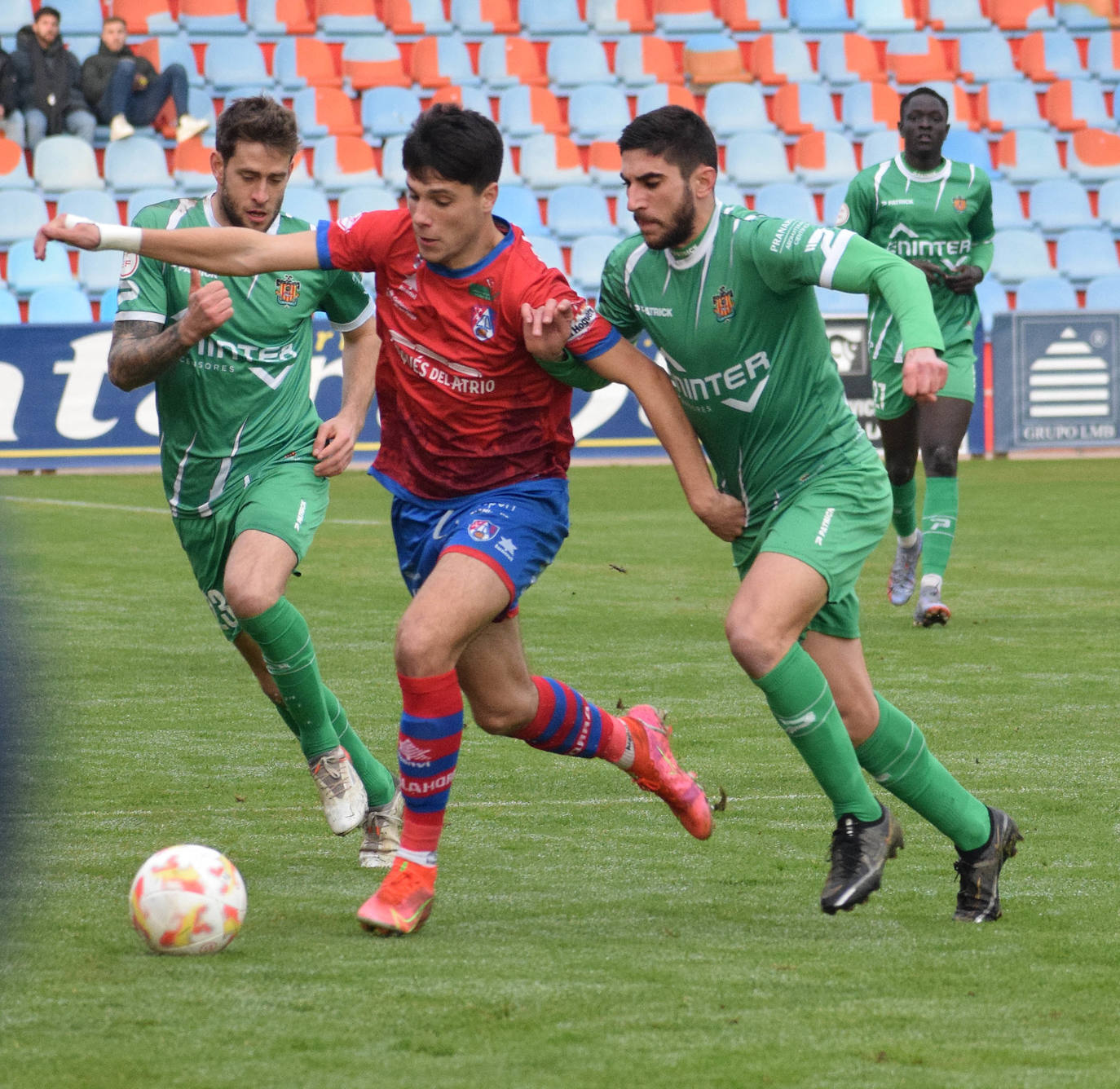 Fotos: Las imágenes del partido entre el CD Calahorra y el Cornellá