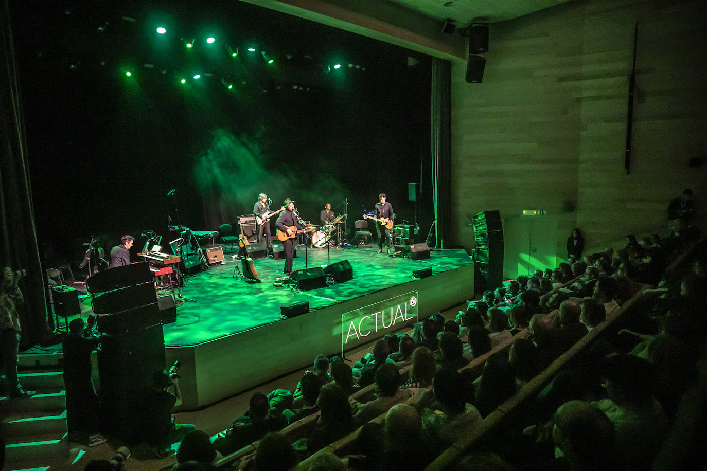 Fotos: Tindersticks ofrece un soberbio concierto junto a Rioja Filarmonía