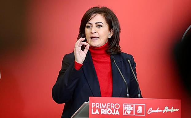 Concha Andreu, durante la comparecencia de este lunes en la sede del PSOE. 