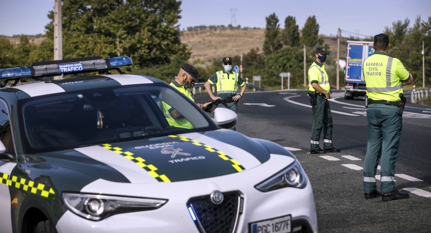 Operativo de la Guardia Civil en la variante de El Villar. 