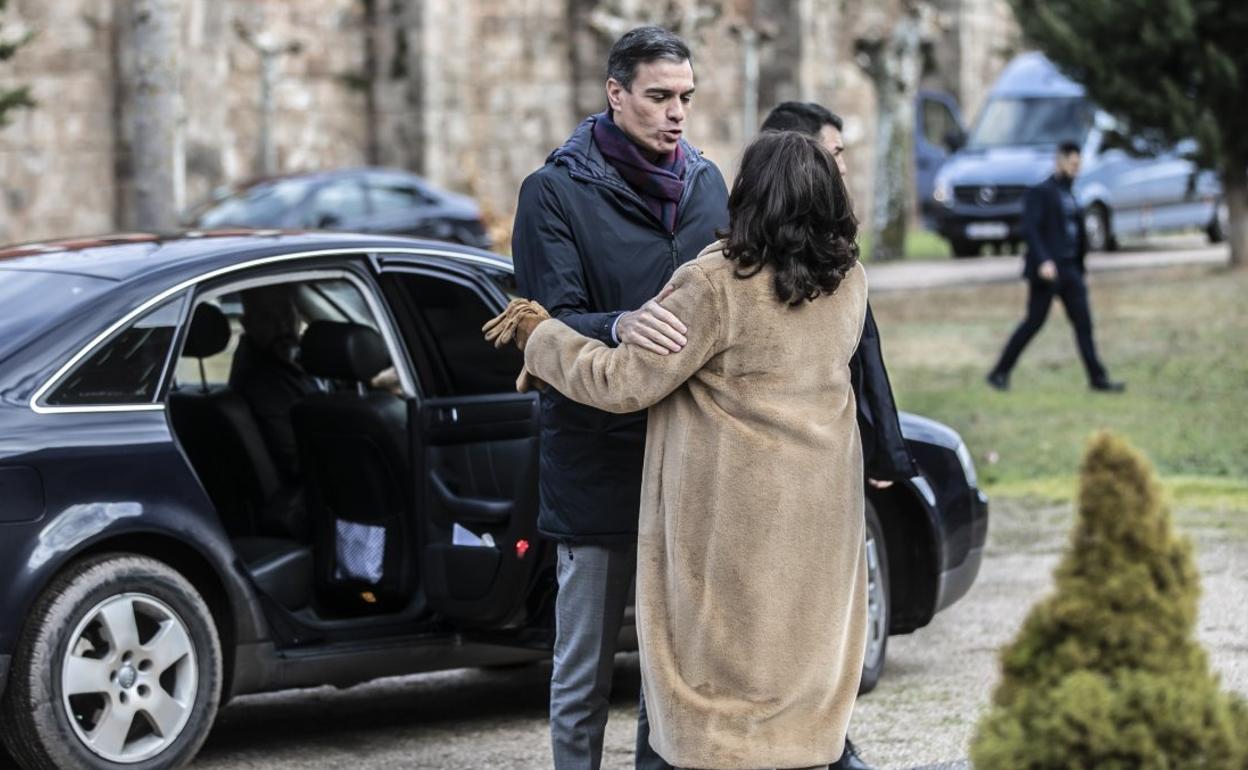 Concha Andreu recibe al presidente Sánchez en San Millán de la Cogolla. 