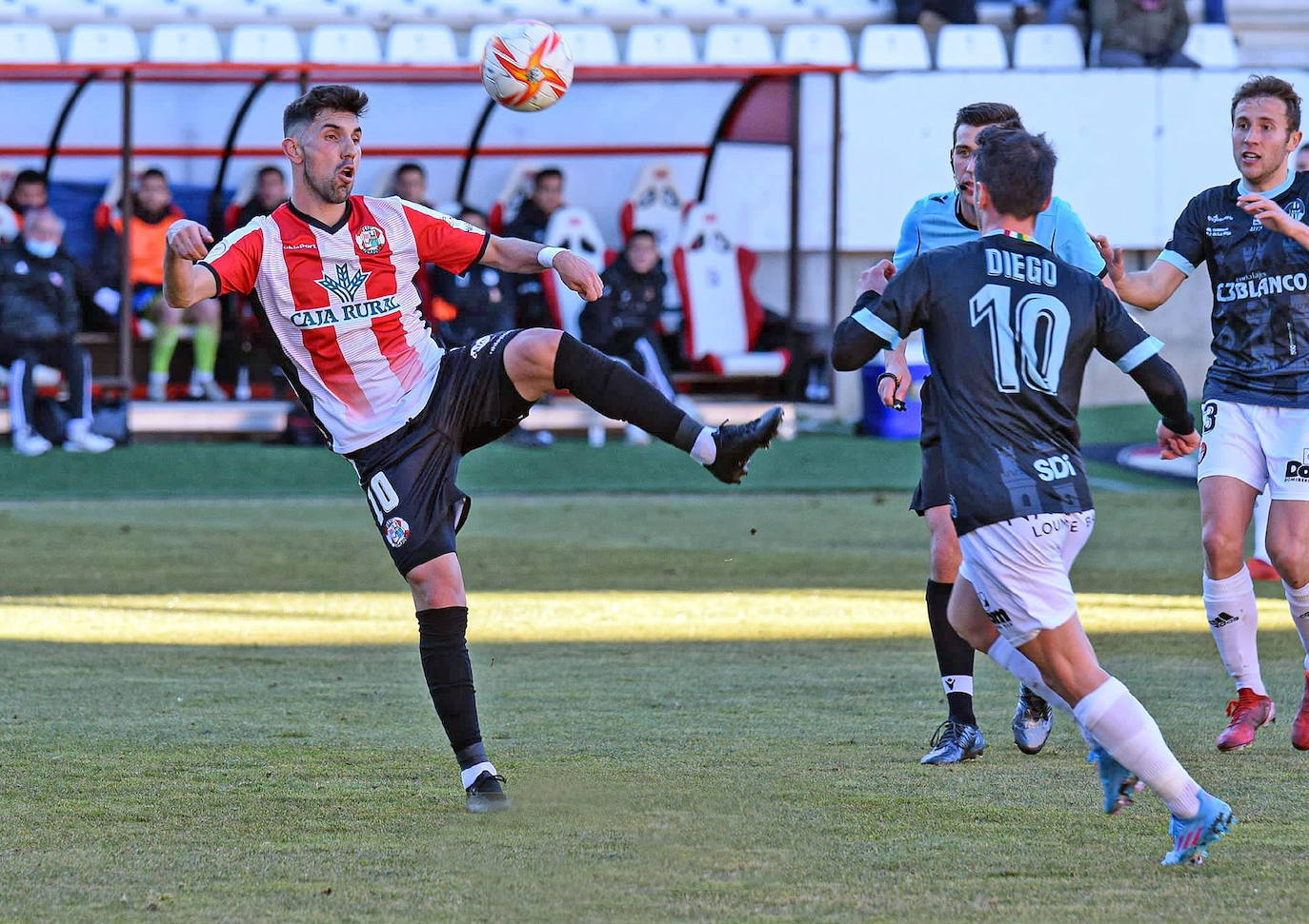Carlos Ramos, en un partido contra la SD Logroñés del pasado curso, cuando defendía la camiseta del Zamora. 