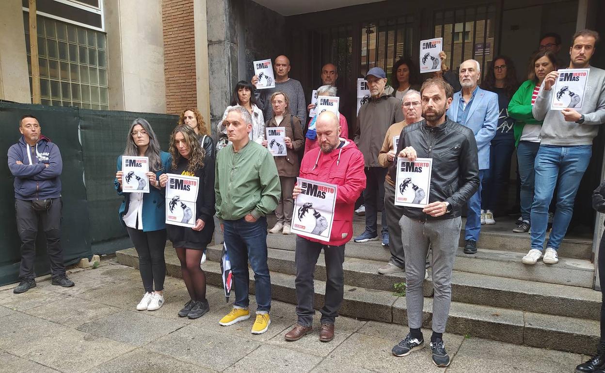 Concentración y minuto de silencio de CCOO por los dos fallecidos en el ...