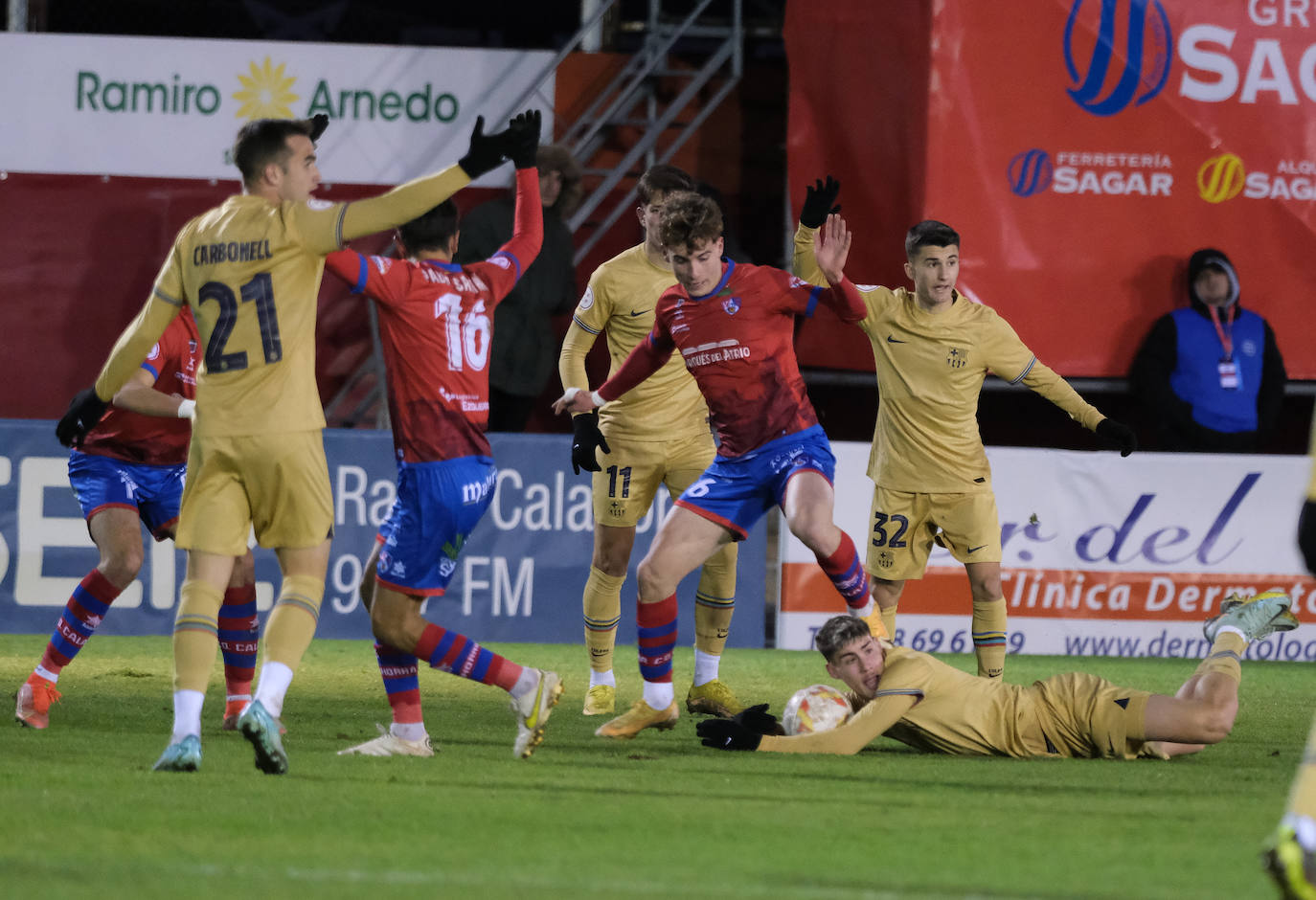 Fotos: El Calahorra cae ante el Barcelona B