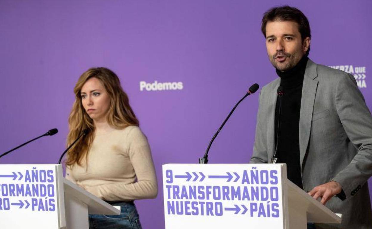 El coportavoz de Podemos, Javier Sánchez, y la secretaria de Acción Institucional del partido, María Teresa Pérez.