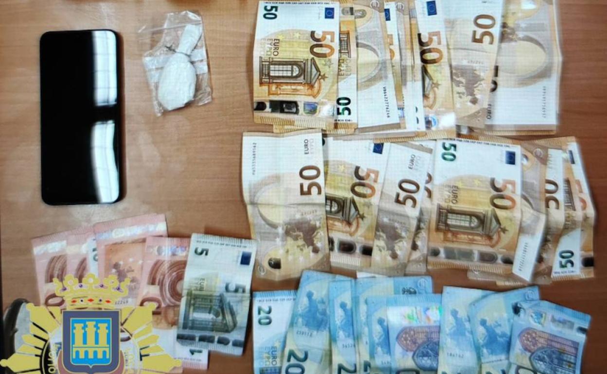 Hallazgo de la droga y del dinero incautado. 