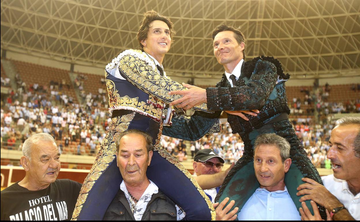 Roca Rey y Diego Urdiales salieron por la puerta grande de La Ribera en San Mateo. 