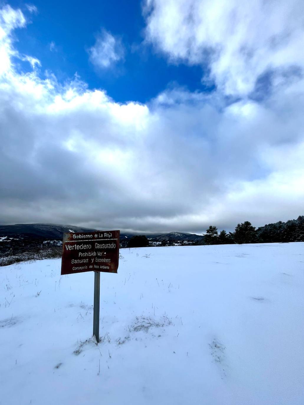 Fotos: Nieve en Ortigosa y El Rasillo