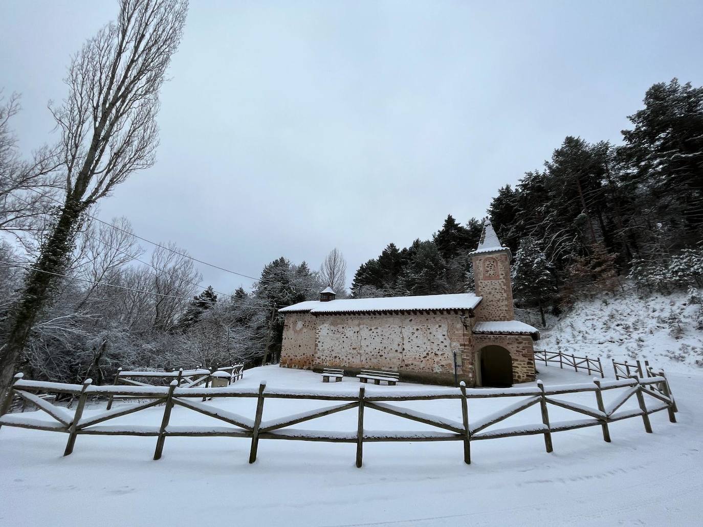 Fotos: Nieve en Ortigosa y El Rasillo