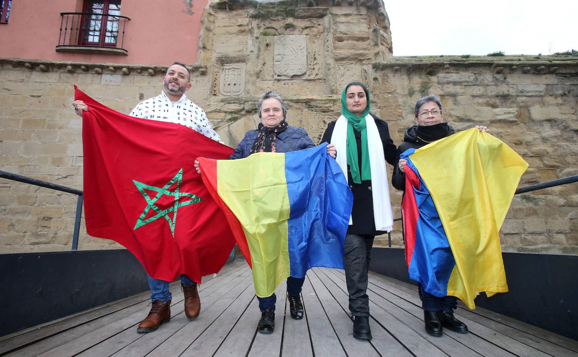 Kamal Ifraj (Marruecos), María Tasca (Rumanía), Samara Alí (Pakistán) y Domi Vega (Colombia).