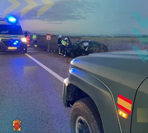 Imagen de la intervención de la Guardia Civil en el accidente. 