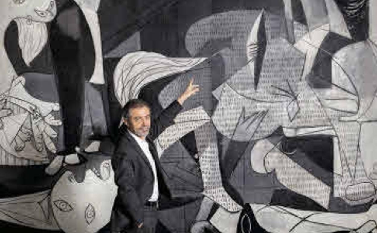 Manuel Borja-Villel, director del Reina Sofía durante quince años, ante el 'Guernica'