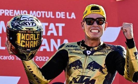 Augusto Fernández, campeón del mundo de Moto2 en 2022. 