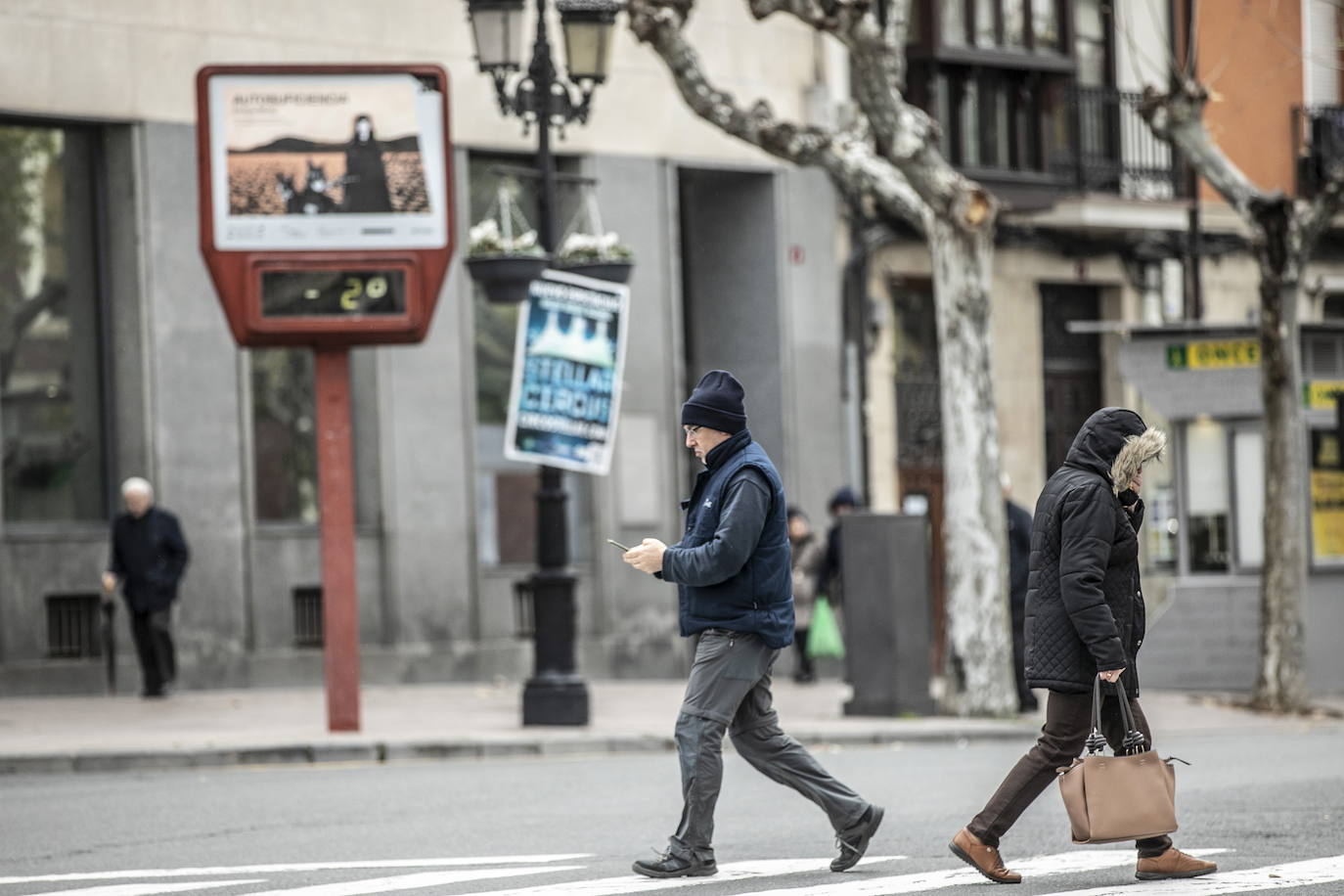 Termómetro en negativo en el centro de Logroño. 