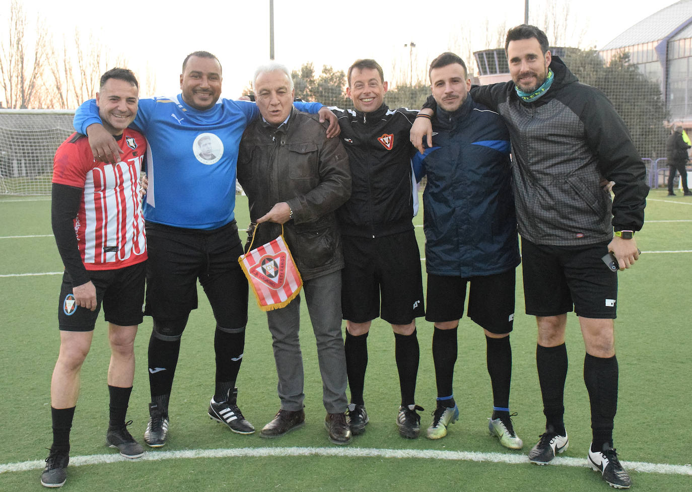 Fotos: El partido benéfico entre veteranos del Real Madrid y el Logroñés en Villamediana