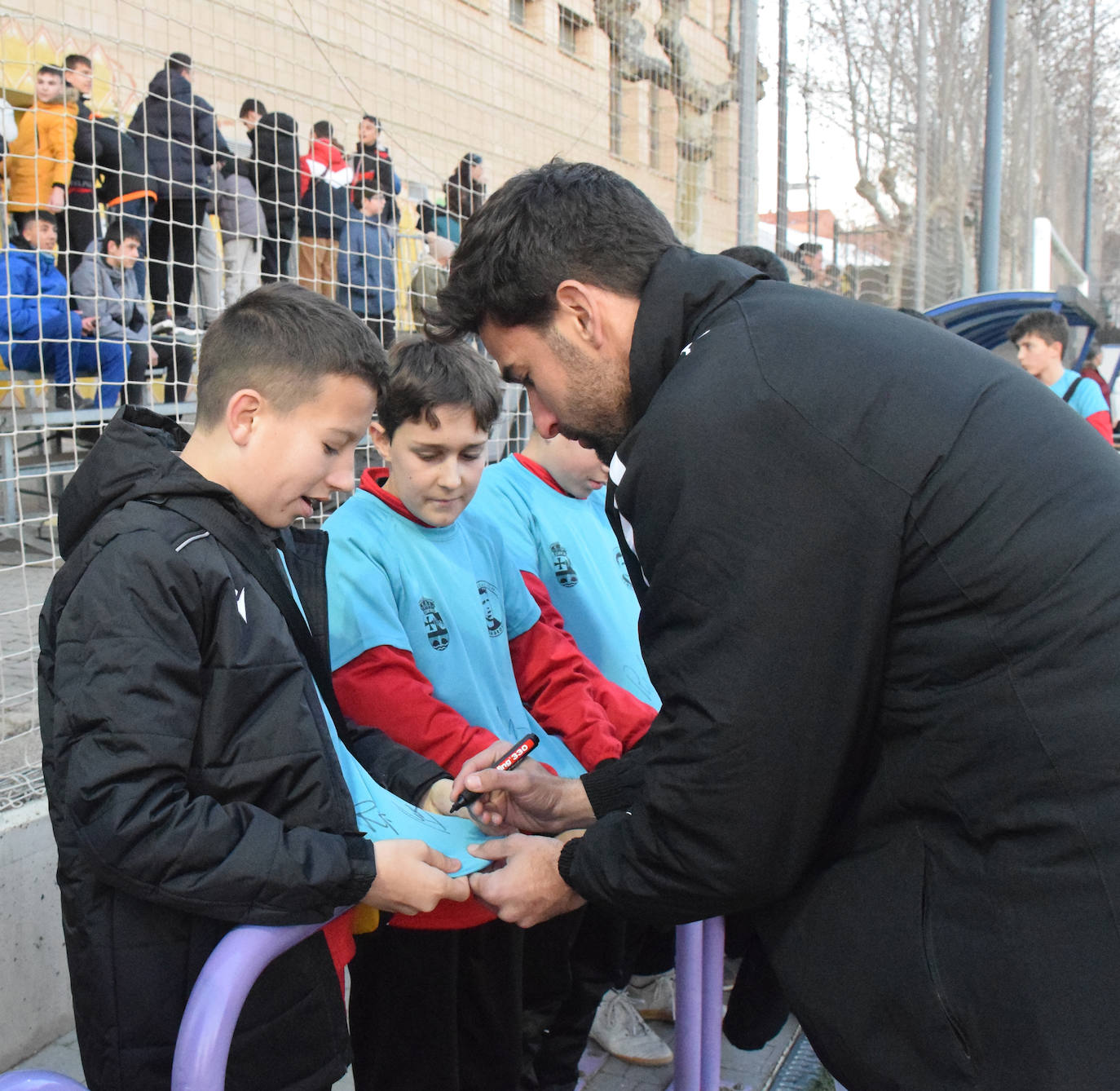 Fotos: El partido benéfico entre veteranos del Real Madrid y el Logroñés en Villamediana