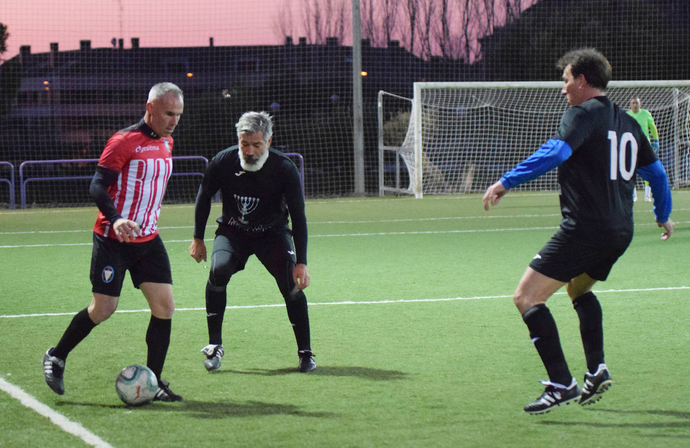 Fotos: El partido benéfico entre veteranos del Real Madrid y el Logroñés en Villamediana