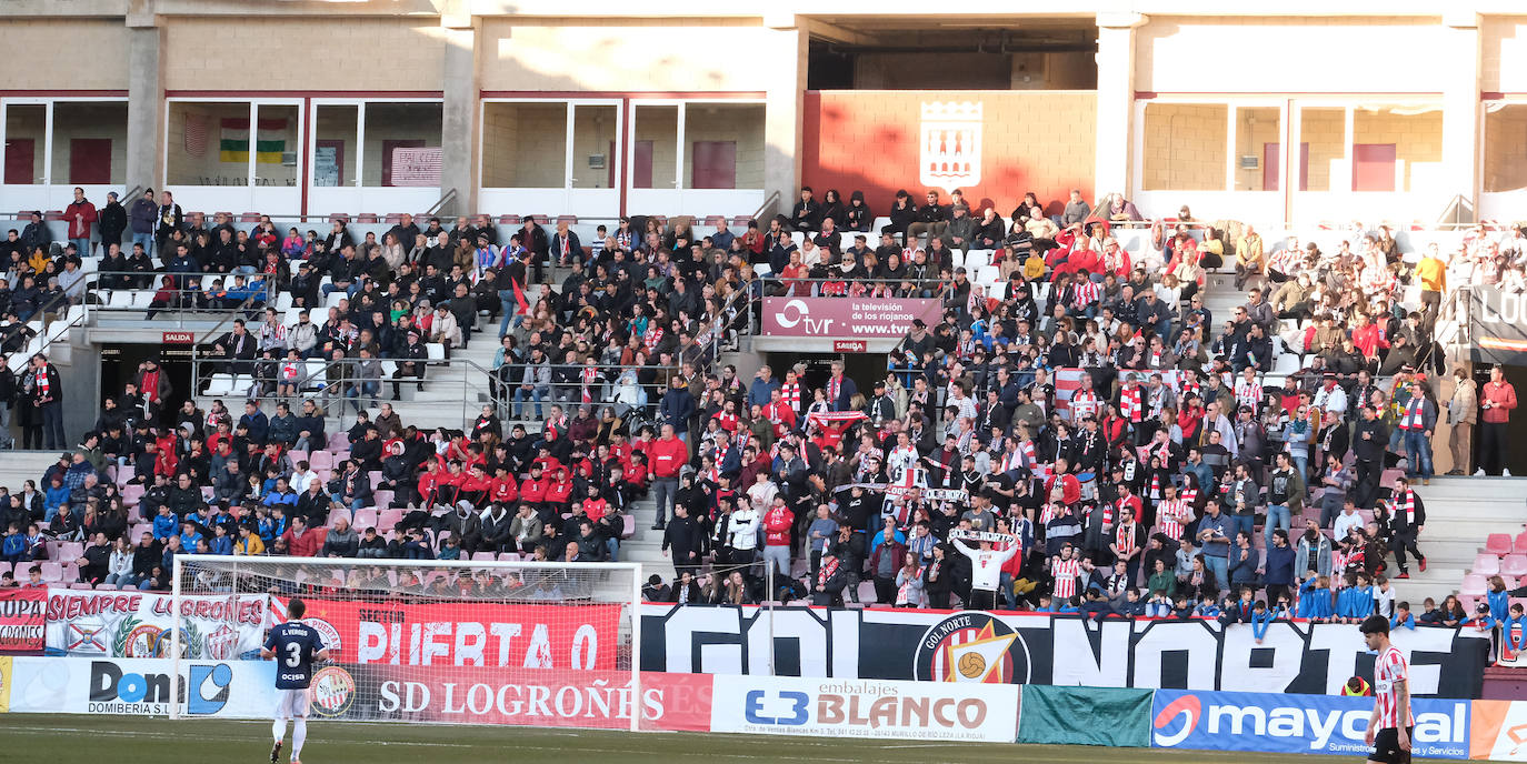 Fotos: El ambiente en la grada de Las Gaunas en el derbi SDL-UDL