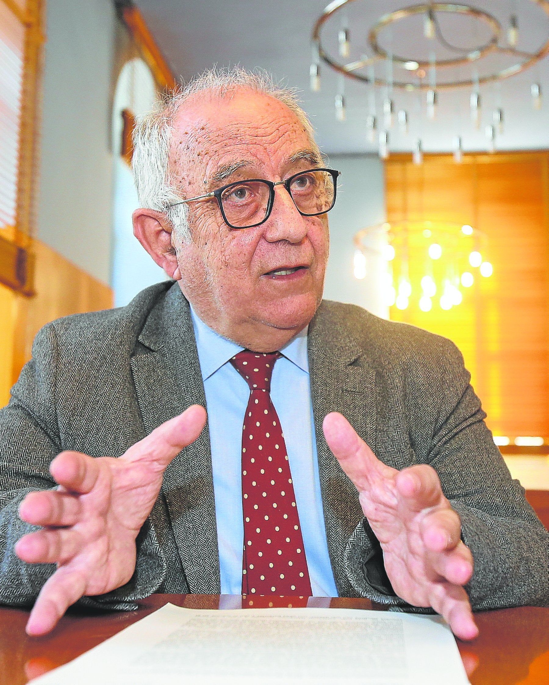 Pedro Uruñuela, en el despacho de la Consejería. 