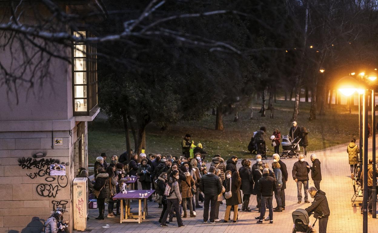 Celebración de la UPL, el año pasado, junto a la chimenea del Ebro. 