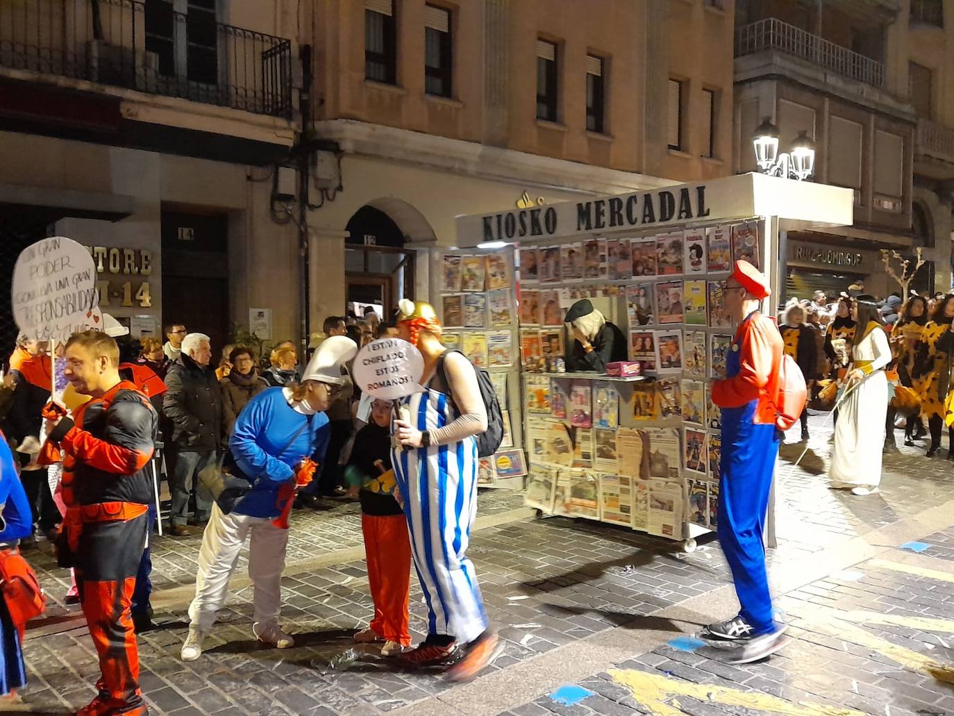 Fotos: La Reina del Carnaval encabeza el pasacalles en Calahorra