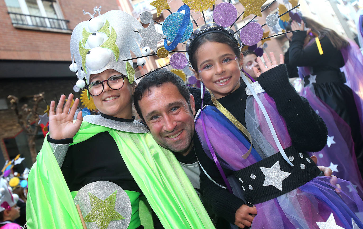 Fotos: Color y música en el multitudinario desfile de Logroño