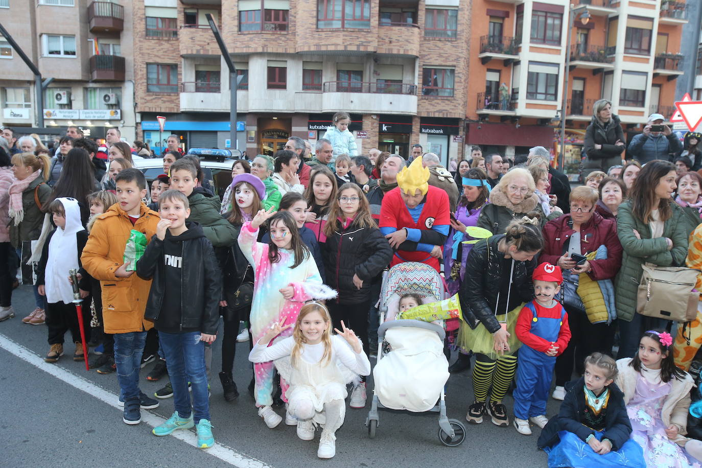 Fotos: Color y música en el multitudinario desfile de Logroño