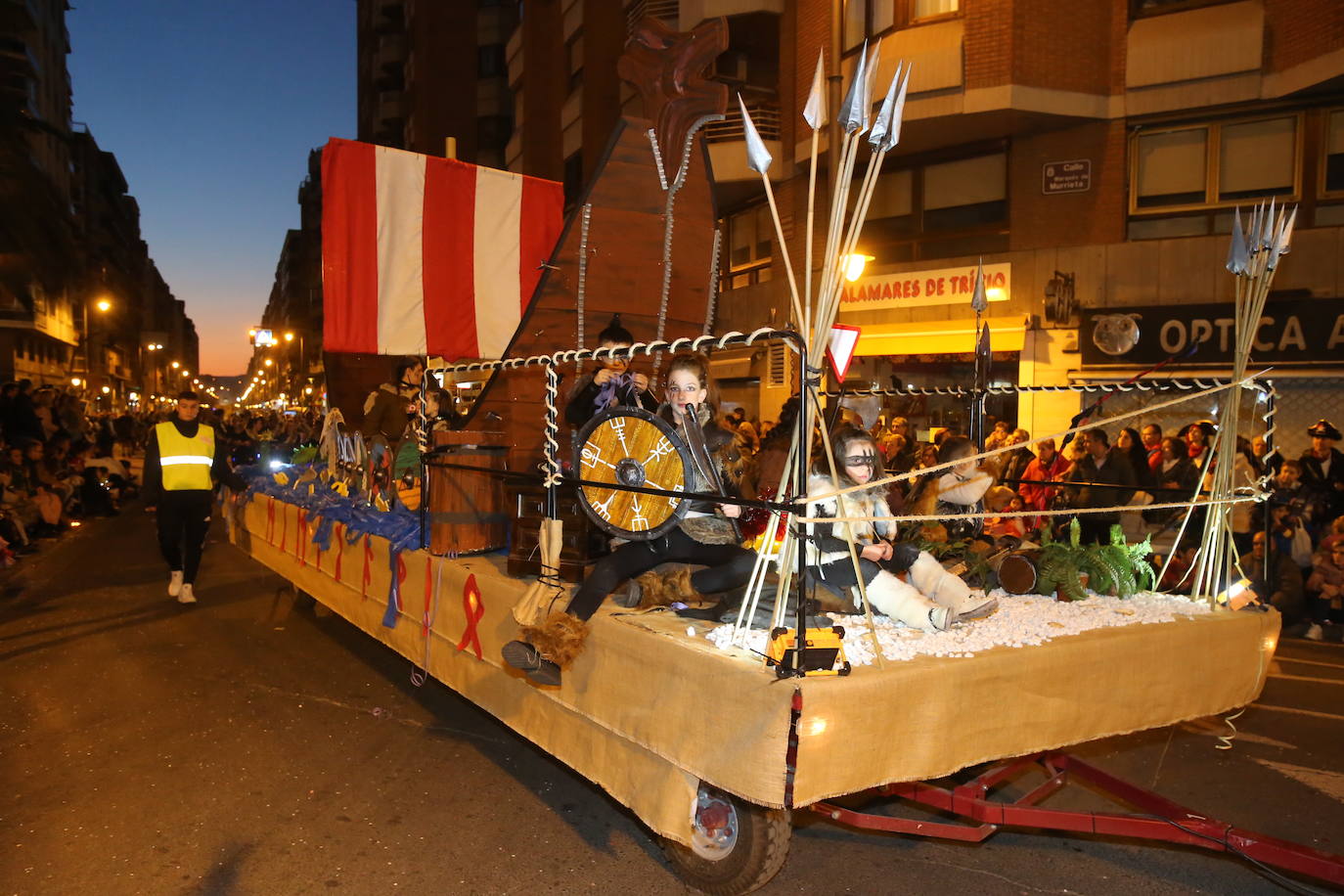 Fotos: Color y música en el multitudinario desfile de Logroño