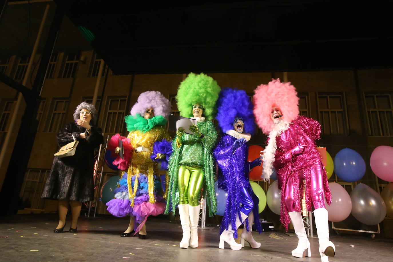 Fotos: Color y música en el multitudinario desfile de Logroño