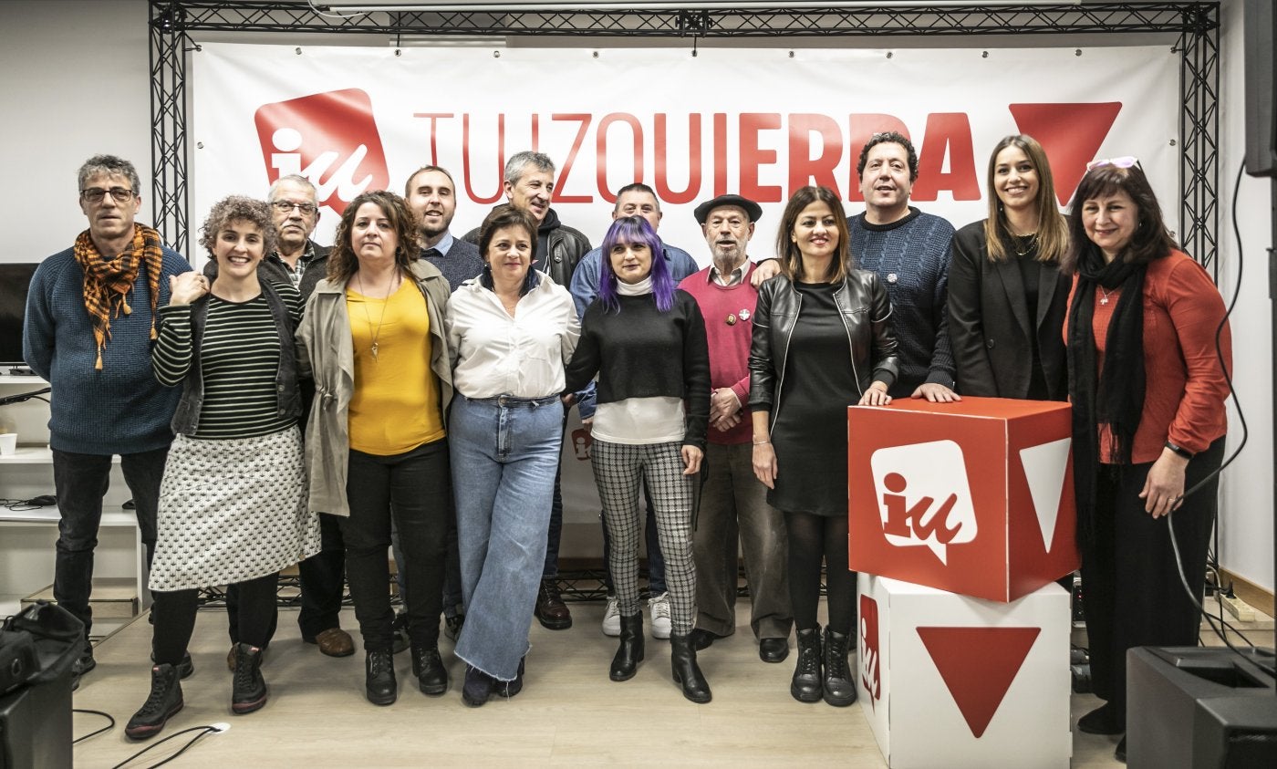 Los distintos candidatos, ayer en la sede de IU en Logroño. 