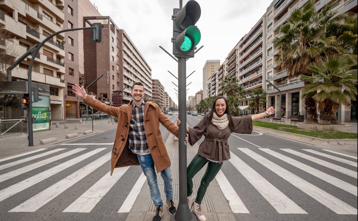 Eric y Jess en la Gran Vía de Logroño, esta semana. 