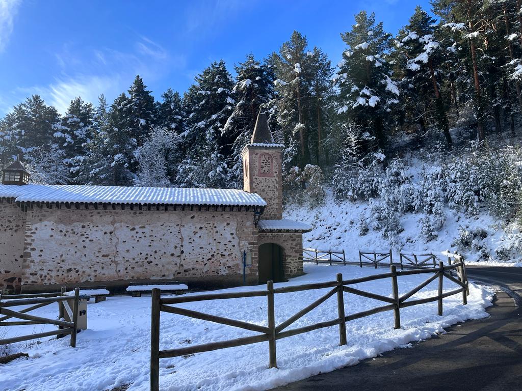 Fotos: La nieve deja blancos los montes de El Rasillo y Ortigosa