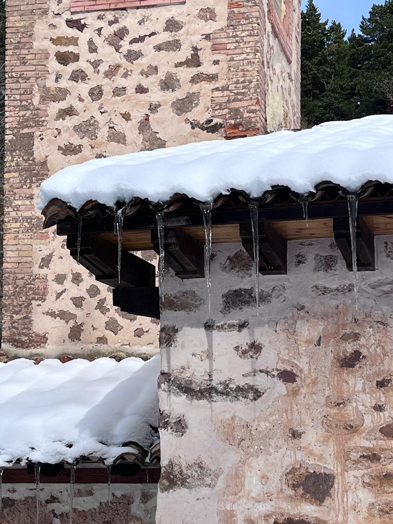 Fotos: La nieve deja blancos los montes de El Rasillo y Ortigosa