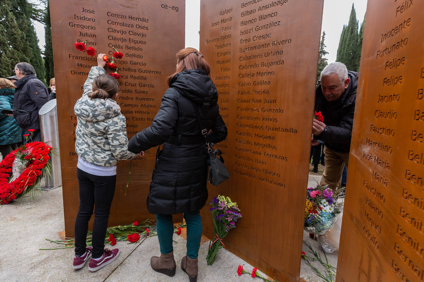 Fotos: Inauguración del memorial a los fusilados por el franquismo en Logroño