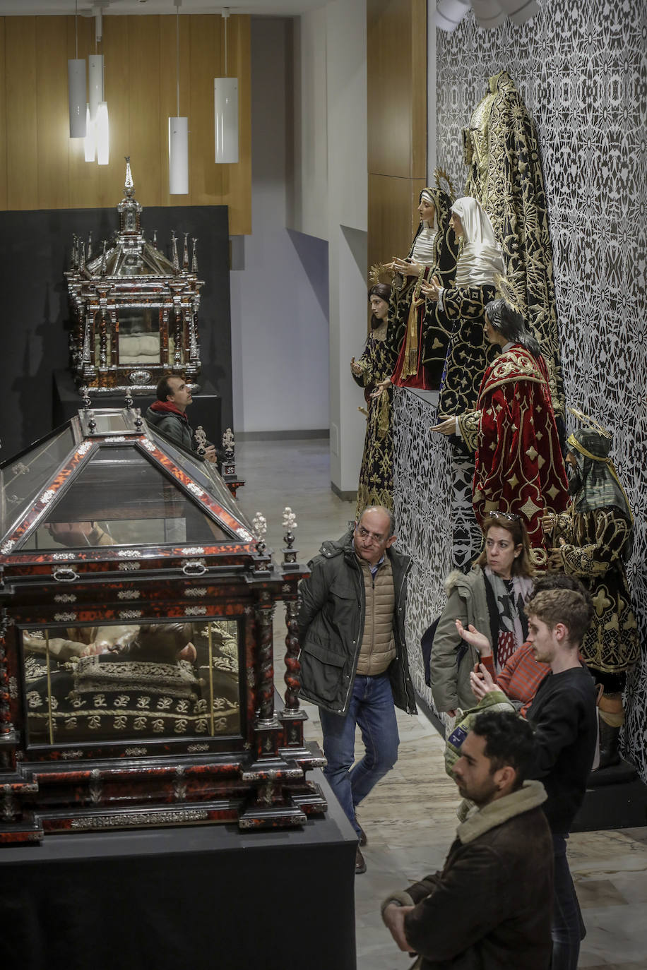Fotos: El Santo Sepulcro ya reluce en Sevilla