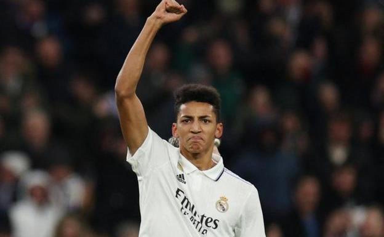 Álvaro Rodríguez celebra su gol en el derbi.