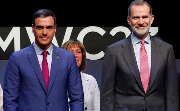 El rey Felipe VI y Pedro Sánchez en el mobile.