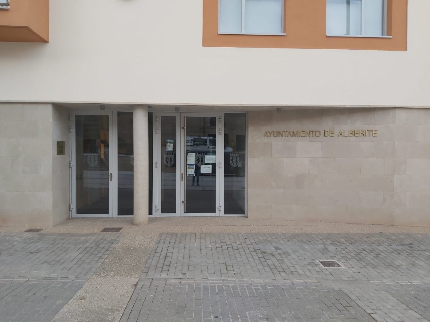 El Ayuntamiento de Alberite, cerrado durante la mañana del martes. 
