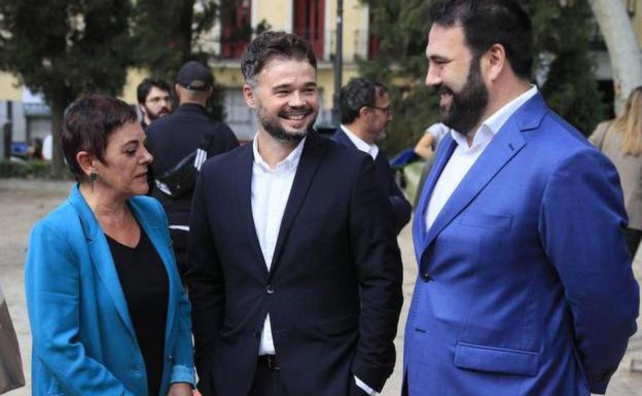 Mertxe Aizpurua, Gabriel Rufián y Jon Iñarritu.