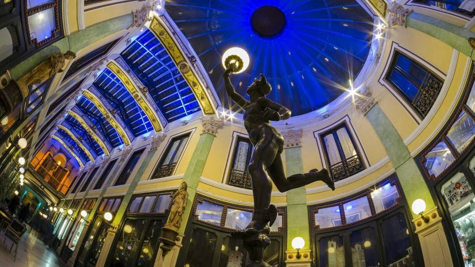 La estatua de Mercurio, en el Pasaje Gutiérrez