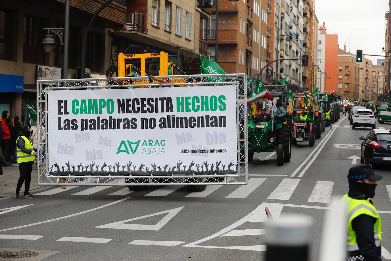 Fotos: La tractorada atraviesa la calle Chile y enfila Gran Vía