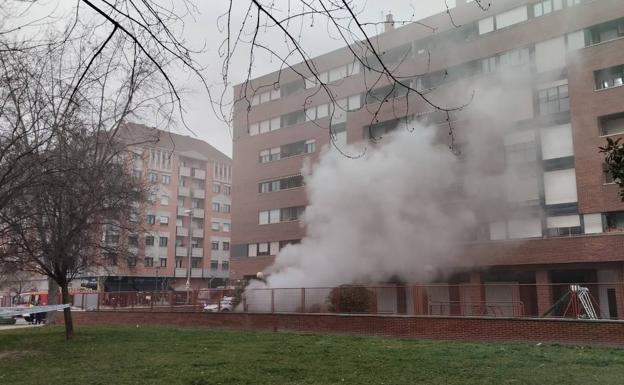 Imagen principal - Tres imágenes de la zona del incendio.