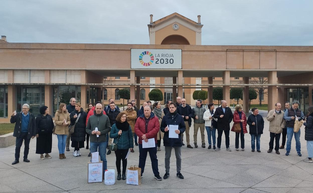 La Plataforma por la Libertad de Enseñanza en La Rioja se ha concentrado este martes