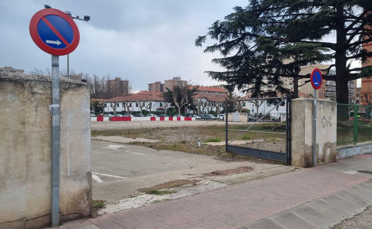Abierto el parking público gratuito junto a la Escuela de Enfermería