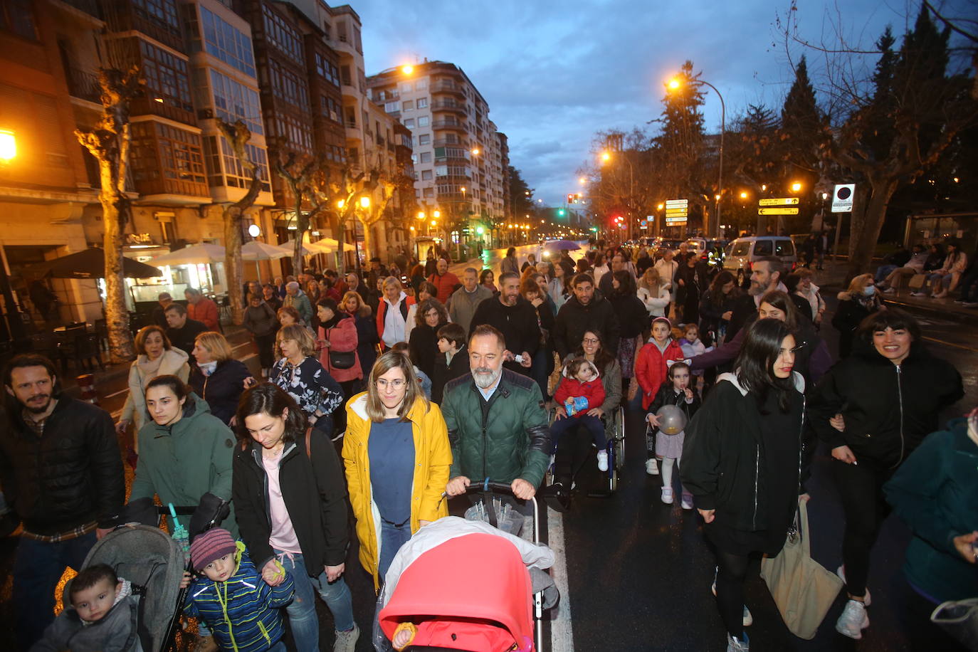 Fotos: Manifestación del 8M en Logroño bajo la lluvia