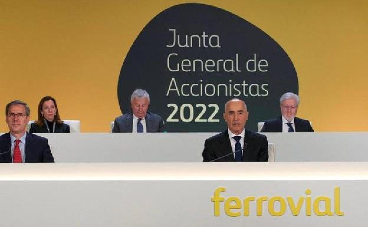 El presidente de Ferrovial, Rafael del Pino, durante la última junta de accionistas de la compañía.